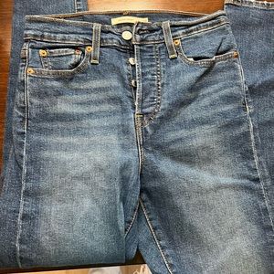 Levi’s wedgie skinny jeans